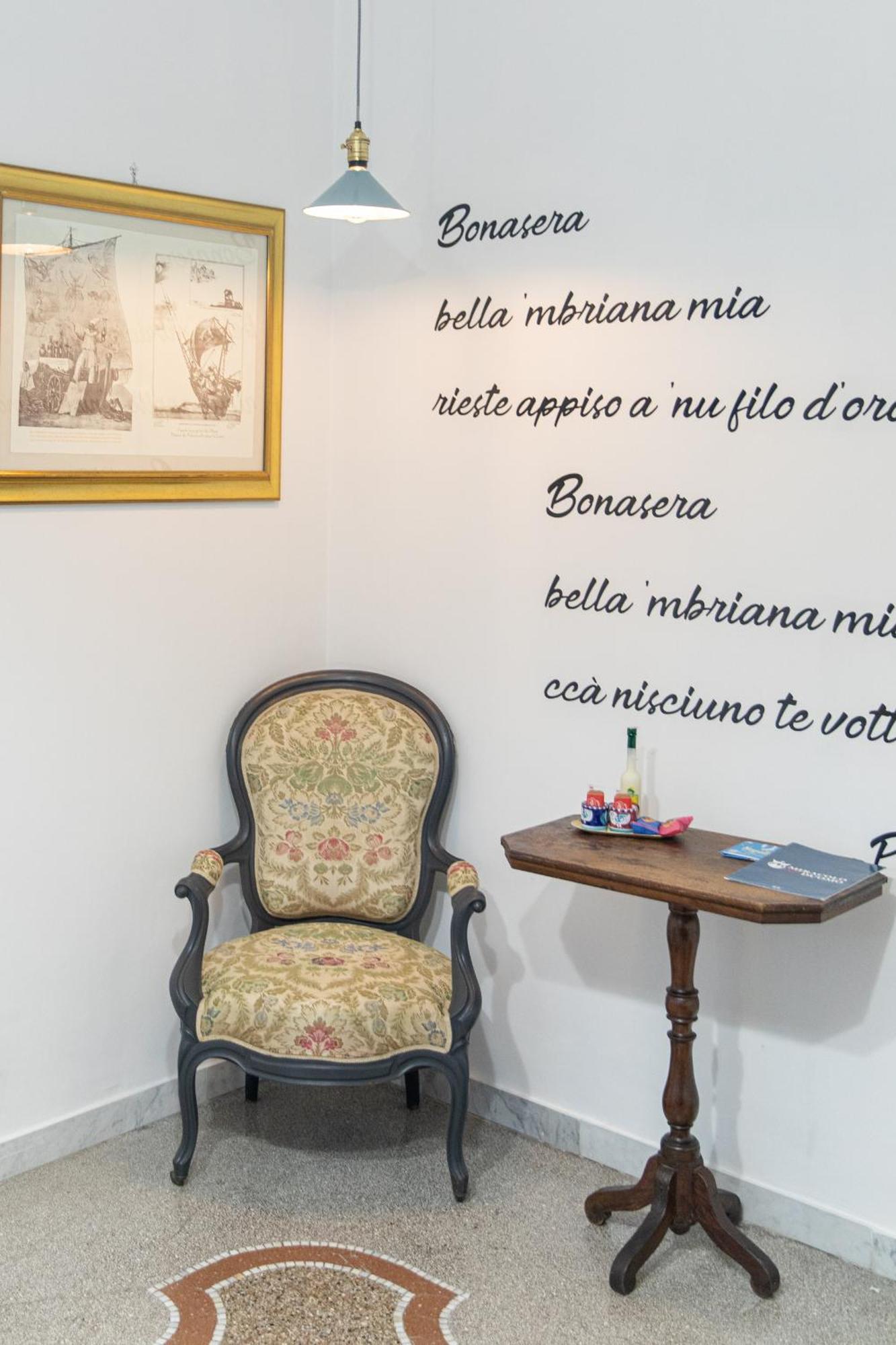 Miracolo Al Duomo Smart Accomodations Napoli Dış mekan fotoğraf