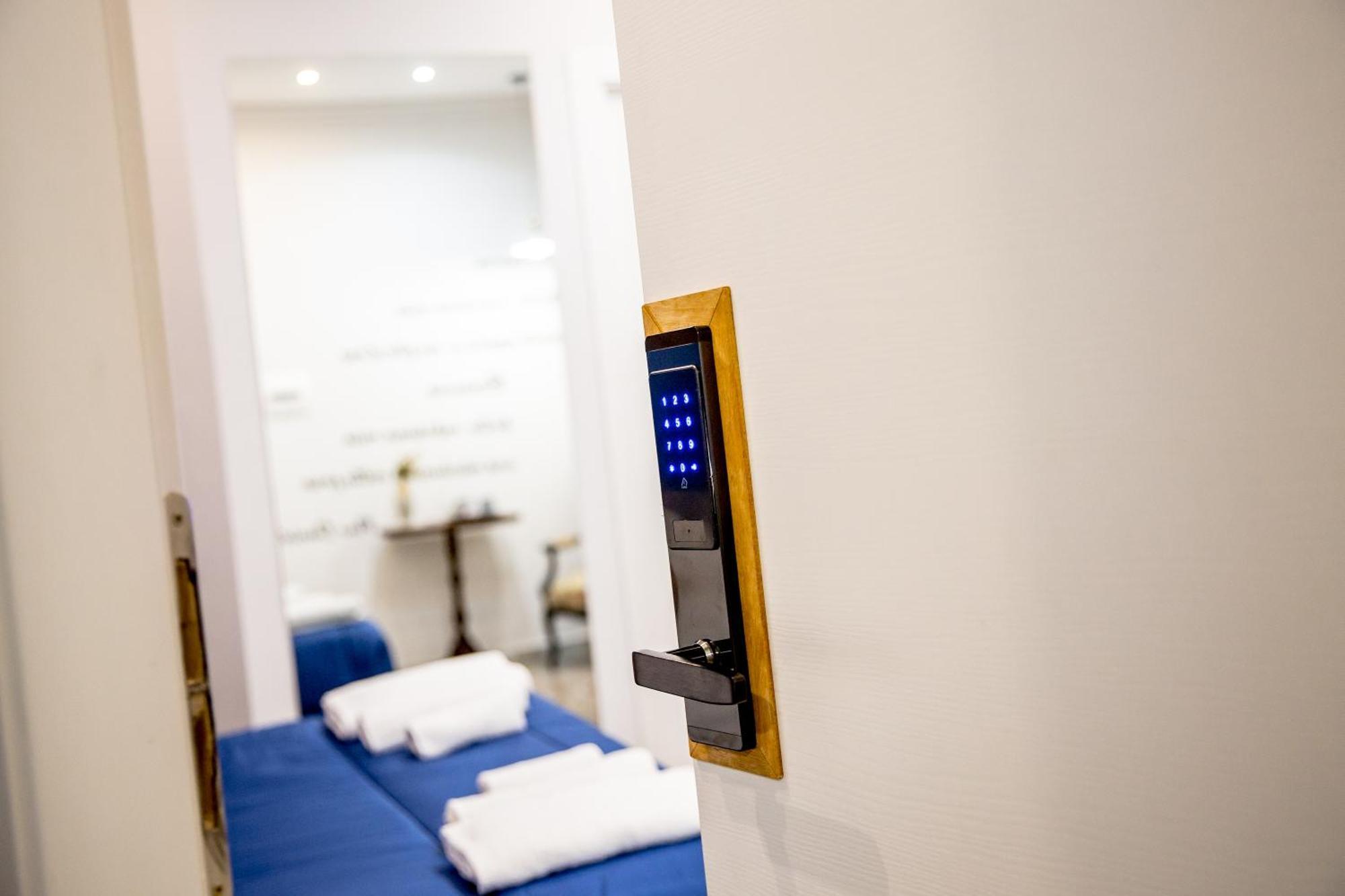Miracolo Al Duomo Smart Accomodations Napoli Dış mekan fotoğraf